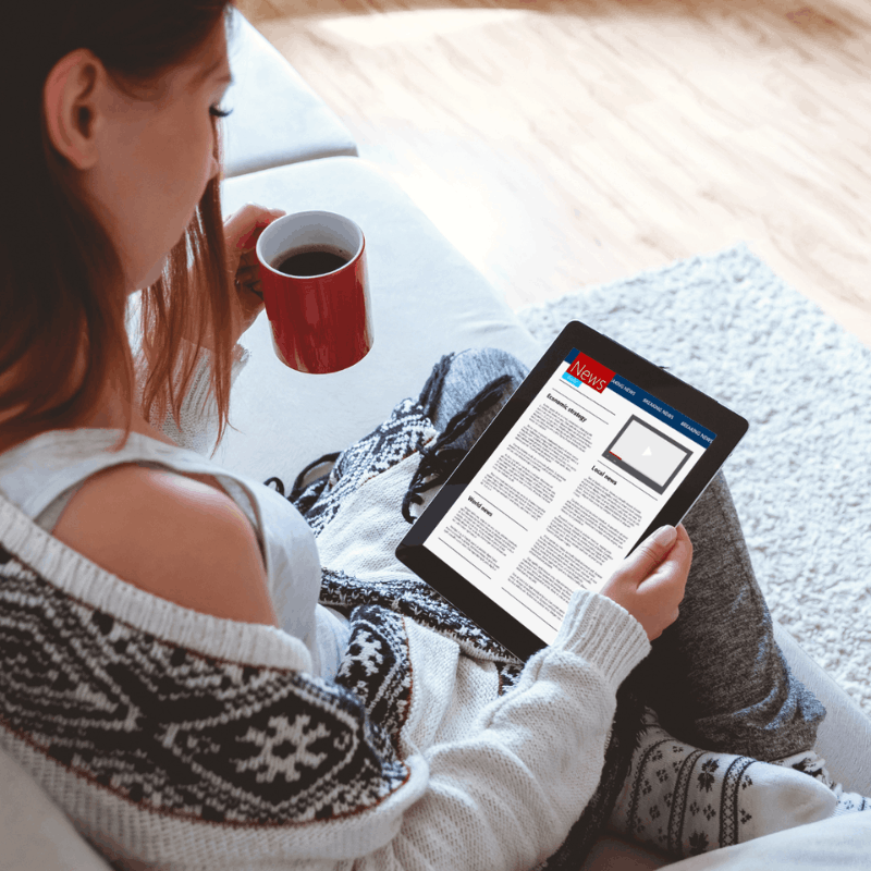 inzichten - vrouw met nieuws op laptop