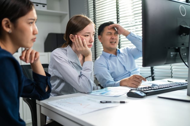 frustrated-group-of-young-businessman-and-woman-pe-2025-03-24-23-15-12-utc